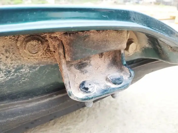 Toyota Corolla E120 E130 (2000 - 2004) Нижняя петля задней двери — фото 2