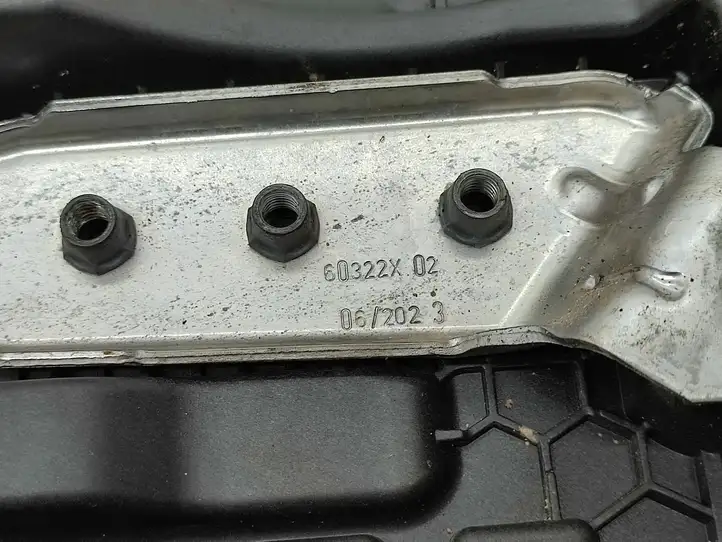 Volkswagen T-Cross (2017 - ) 2Q0915331 Площадка аккумулятора — фото 7