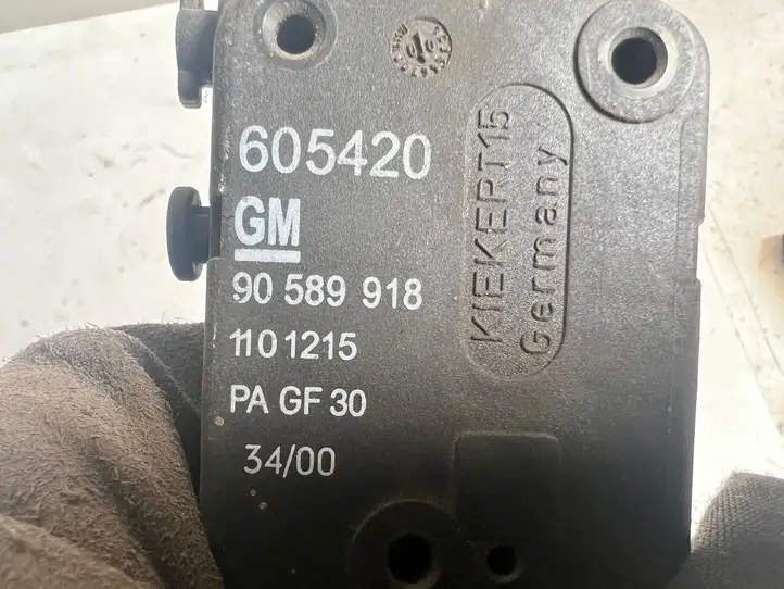Opel Zafira A (1999 - 2003) 90589918 Привод замка крышки топливного бака — фото 3