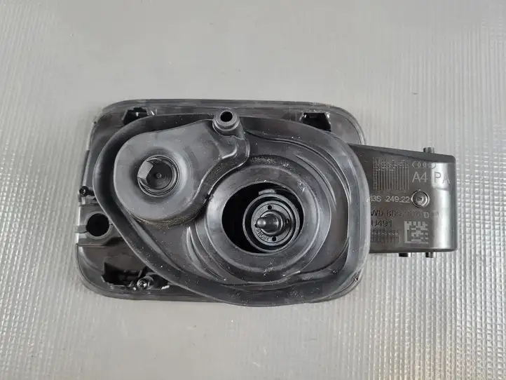 Audi A4 S4 B9 8W (2019 - ) 8W0809906 Крышка топливного бака — фото 4