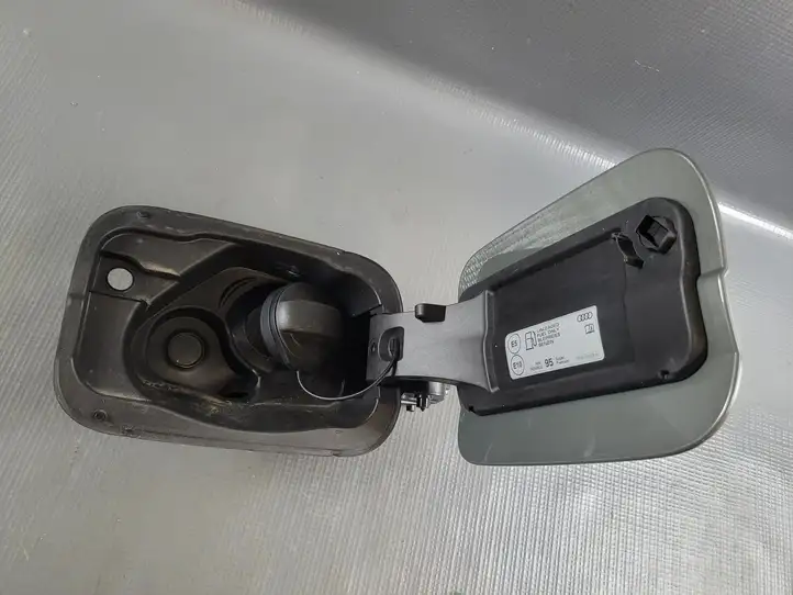 Audi A4 S4 B9 8W (2019 - ) 8W0809906 Крышка топливного бака — фото 6
