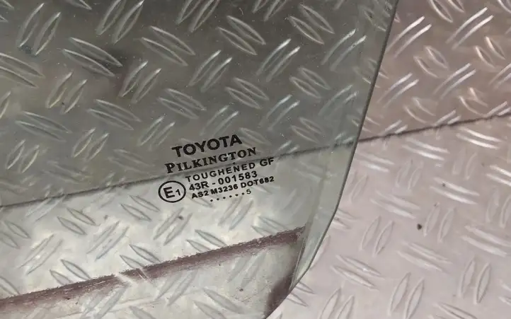 Toyota Yaris (2014 - 2019) Стекло передней двери — фото 2