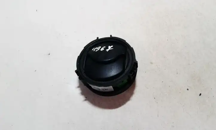 Nissan Juke I F15 (2010 - 2018) 687601KE0A Боковой воздушный дефлектор — фото 1