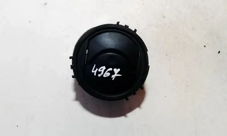Nissan Juke I F15 (2010 - 2018) 687611KE0A Боковой воздушный дефлектор — фото 1