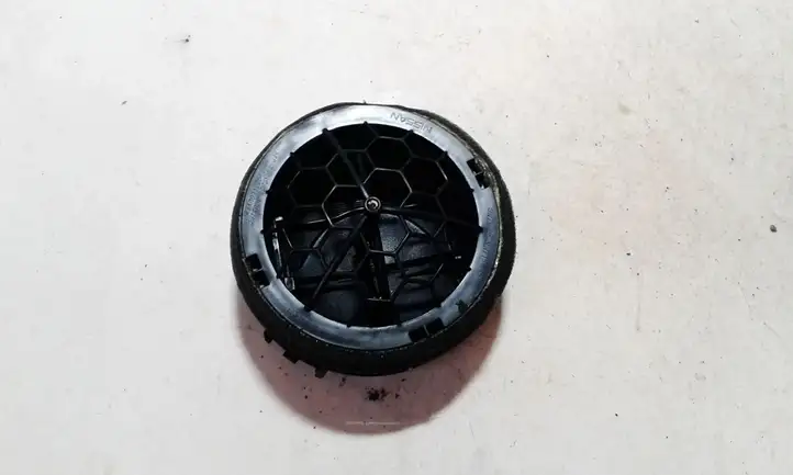 Nissan Juke I F15 (2010 - 2018) 687611KE0A Боковой воздушный дефлектор — фото 2