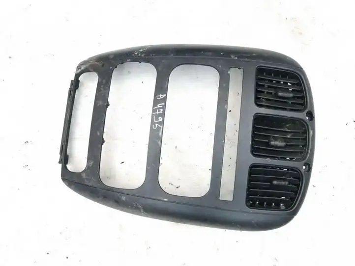 Chrysler Voyager (2001 - 2004) p05005027af Прочие детали салона — фото 1