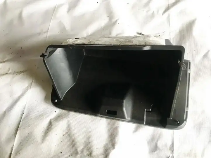 Honda Insight (2009 - 2011) Вещевой ящик — фото 2