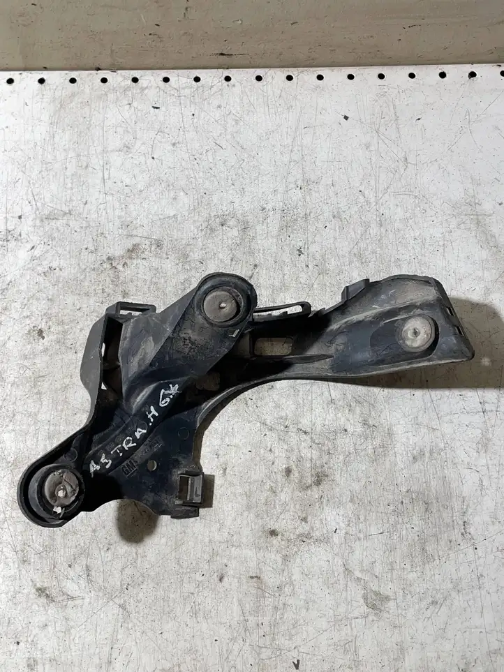 Opel Astra H (2004 - 2009) 13143106 Кронштейн заднего бампера — фото 1