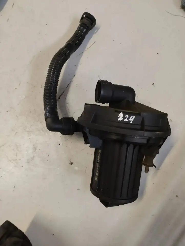 Seat Altea XL (2004 - 2015) 06A131335 Насос вторичного воздуха — фото 2