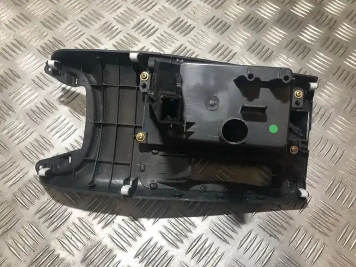 Toyota Avensis T250 (2003 - 2006) 5880505030 Прочие детали салона — фото 1