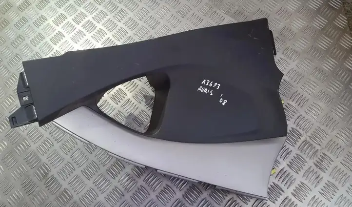 Toyota Auris 150 (2006 - 2012) 5543202070 Прочие детали салона — фото 1