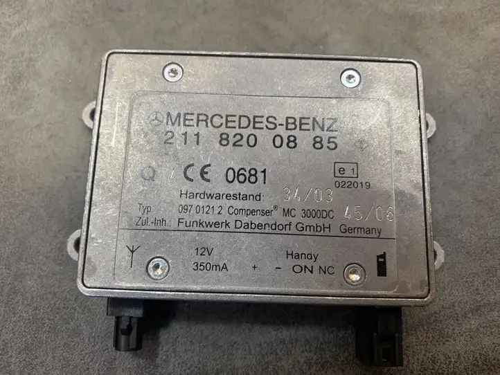Mercedes-Benz E W211 (2002 - 2009) A2118200885 Усилитель антенны — фото 4