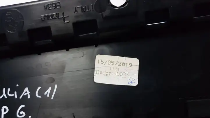 Alfa Romeo Giulia (2016 - ) 156128938 Накладка стекла задней двери — фото 6