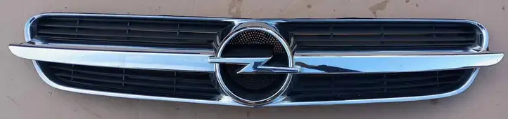 Opel Vectra C (2002 - 2005) 13106812 Передняя решетка — фото 1