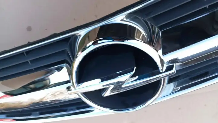 Opel Vectra C (2002 - 2005) 13106812 Передняя решетка — фото 3