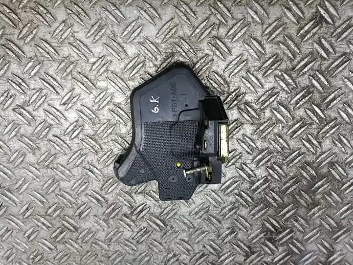 Toyota Corolla Verso E121 (2001 - 2004) Замок задней двери — фото 6