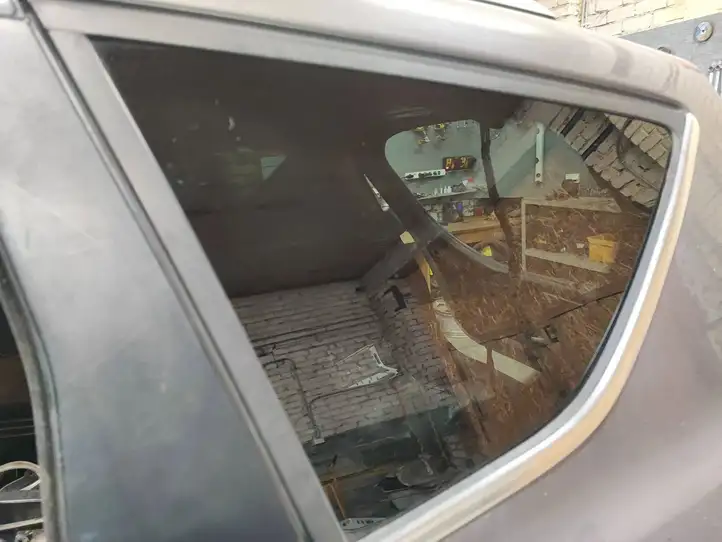 Ford Kuga I (2008 - 2012) 43R004523 Заднее боковое стекло — фото 2