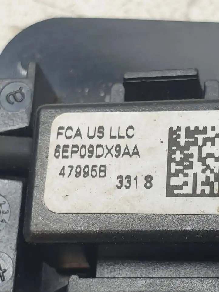 Chrysler Pacifica (2016 - ) 6EP09DX9AA Микрофон (Bluetooth / телефон) — фото 5