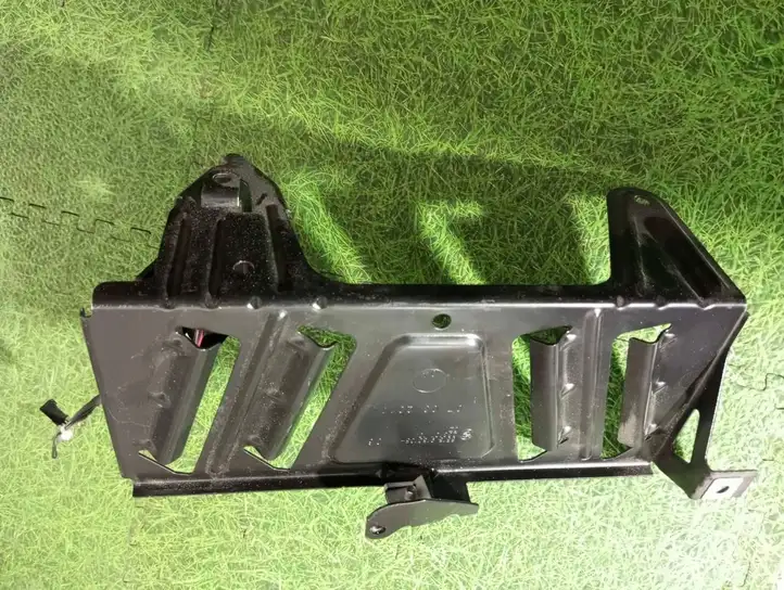 BMW 7 F01 (2008 - 2016) 9153135 Кронштейн усилителя звука — фото 5