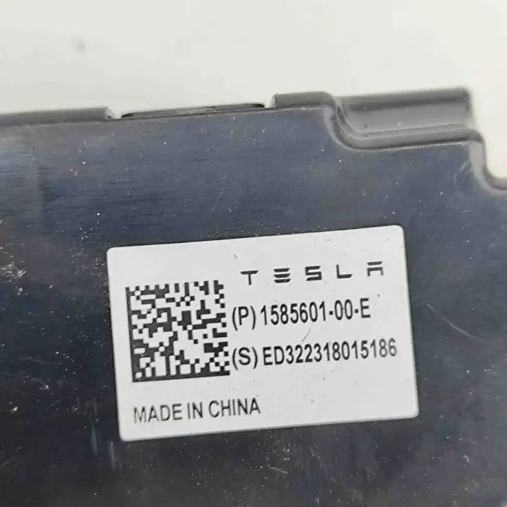 Tesla Model 3 (2017 - 2023) 158560100E Усилитель антенны — фото 8