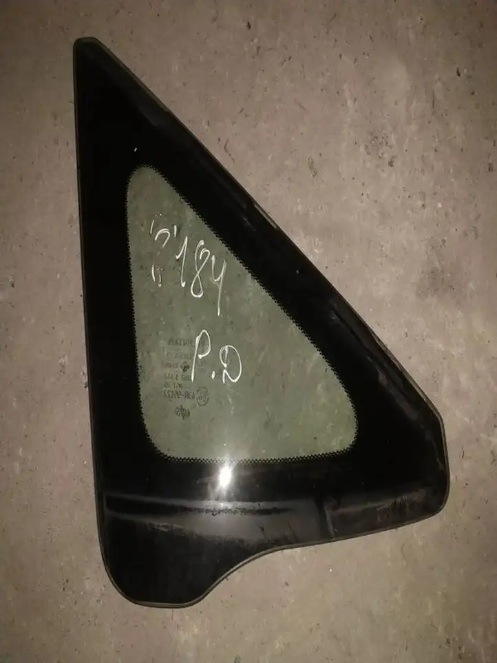 Honda FR-V (2004 - 2009) Треугольное стекло кузова — фото 2