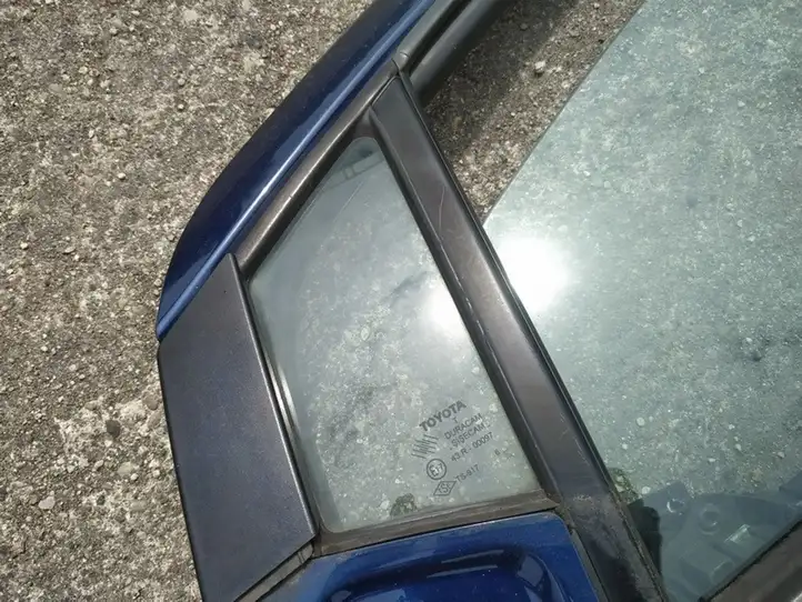 Toyota Yaris (2005 - 2009) Форточка двери — фото 2