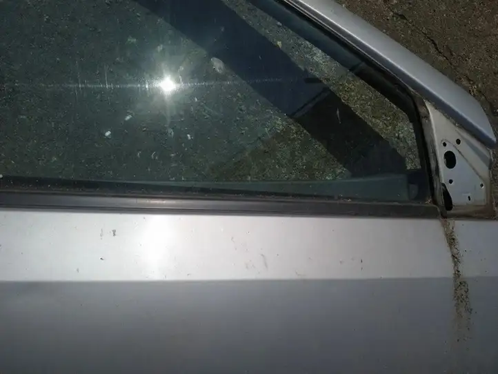 Nissan (2000 - 2006) Накладка стекла передней двери — фото 3