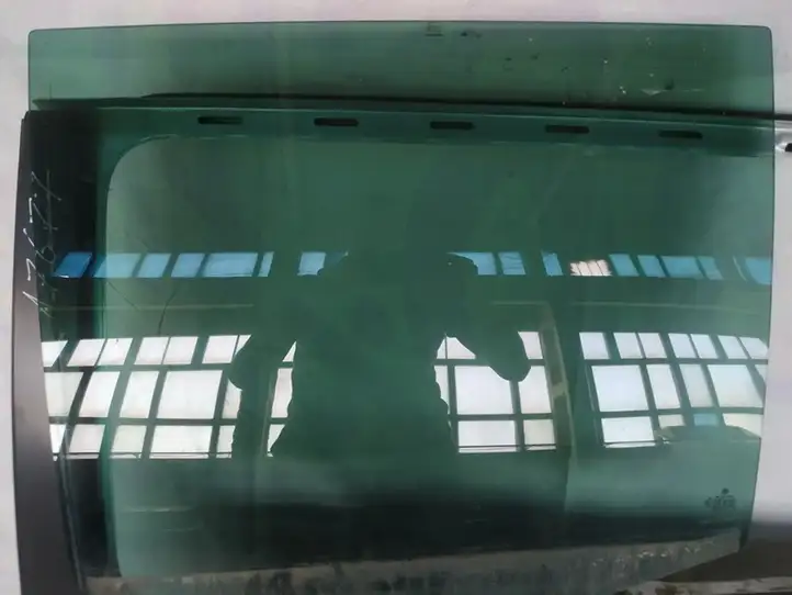 Volkswagen Touran I (2003 - 2010) Стекло задней двери — фото 1