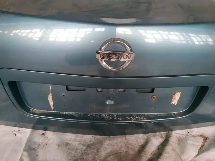 Nissan Primera (2001 - 2008) Подсветка номера — фото 1