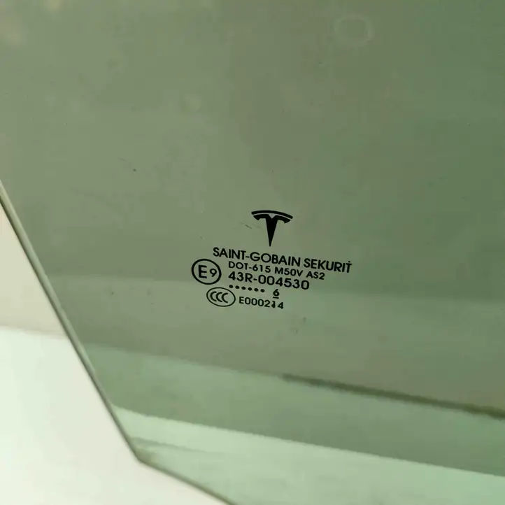 Tesla Model X (2015 - 2021) 102882300J Стекло передней двери — фото 6