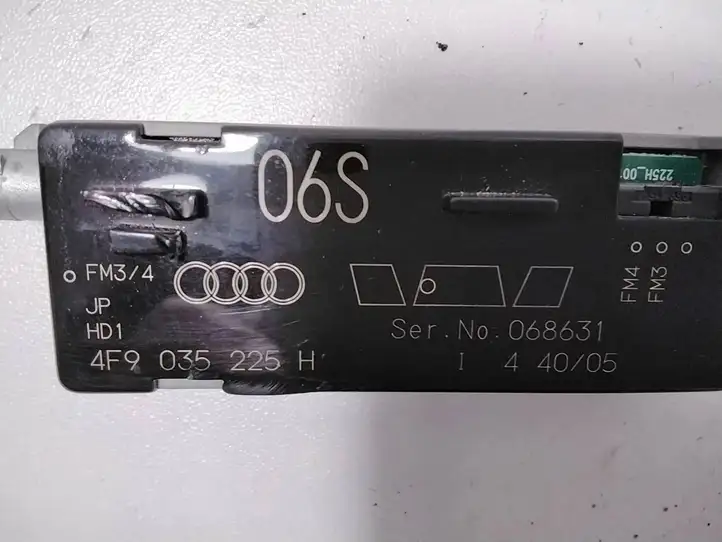 Audi A6 S6 C6 4F (2004 - 2008) 4F9035225H Фильтр антенны — фото 3