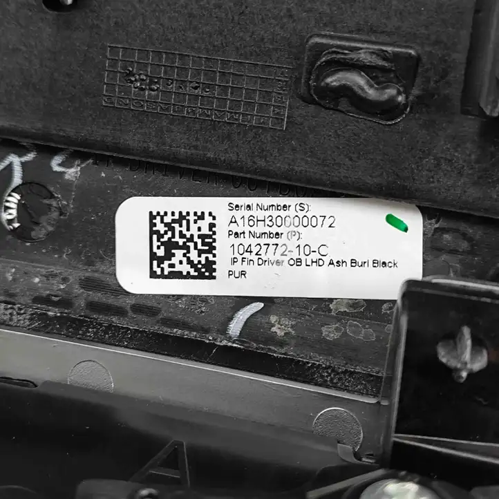 Tesla Model X (2015 - 2021) 100783400C Воздушная решетка панели — фото 7