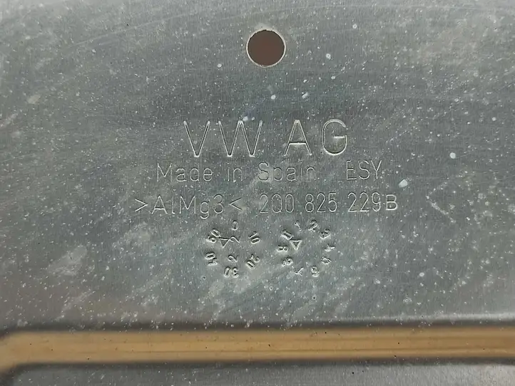 Volkswagen Taigo (2020 - ) 2Q0825229B Прочие детали днища — фото 9