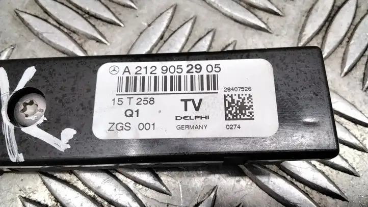 Mercedes-Benz E W212 (2009 - 2016) A2129052905 Усилитель антенны — фото 4