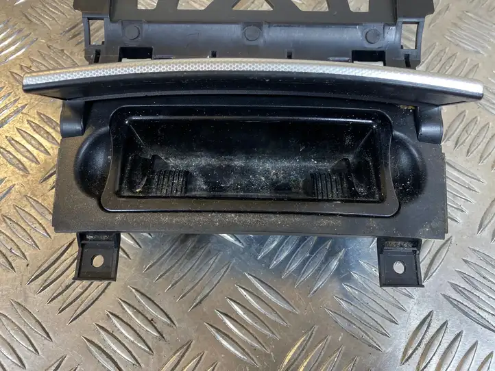 Audi A3/S3 8P (2004 - 2008) 8P0857951 Передняя пепельница — фото 4