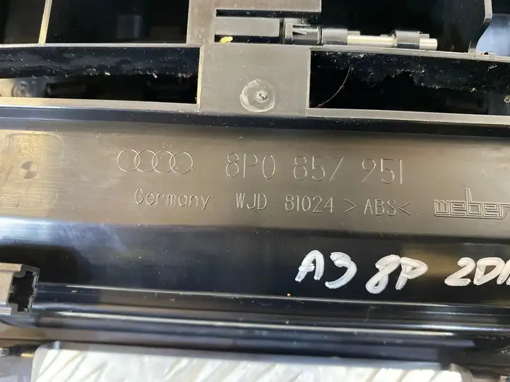 Audi A3/S3 8P (2004 - 2008) 8P0857951 Передняя пепельница — фото 5