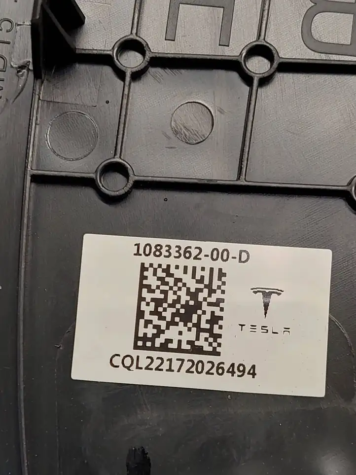 Tesla Model 3 (2017 - 2023) 108336200D Боковая отделка панели приборов — фото 4