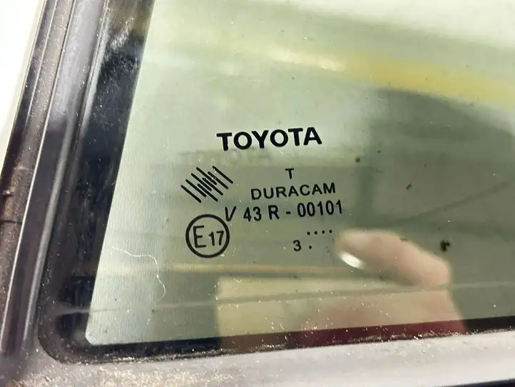 Toyota Verso (2012 - 2015) 681880F010 Форточка двери — фото 3