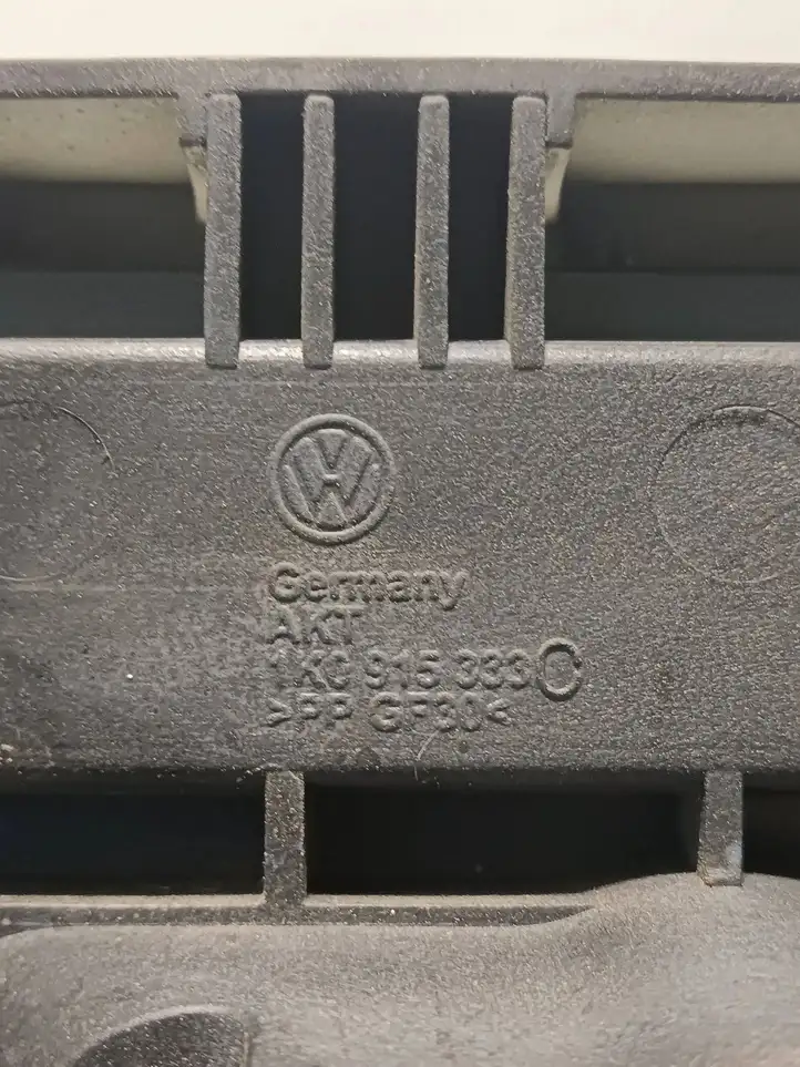 Volkswagen Golf Plus (2004 - 2008) 1K0915333C Площадка аккумулятора — фото 4