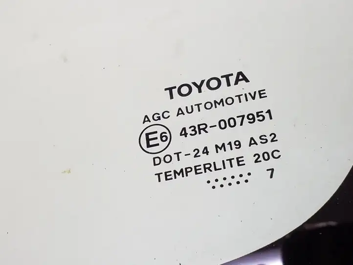 Toyota Auris 150 (2006 - 2012) 43R007951 Треугольное стекло кузова — фото 3