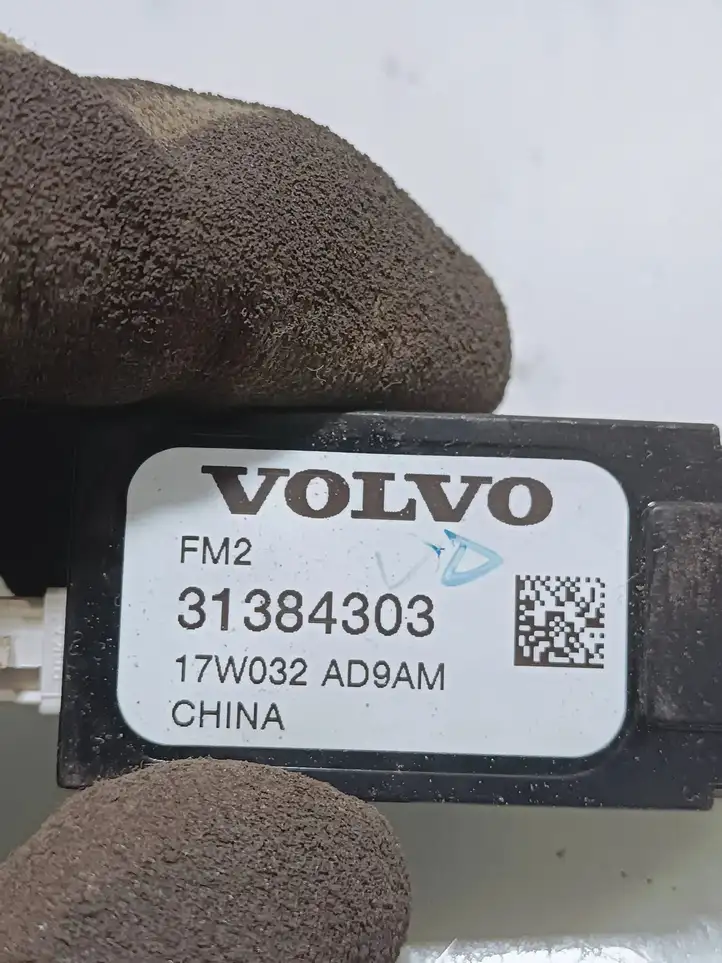 Volvo S90, V90 (2016 - 2020) 31384303 Усилитель антенны — фото 4