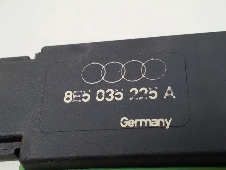 Audi A4 S4 B6 8E 8H (2000 - 2006) 8E5035225A Усилитель антенны — фото 4