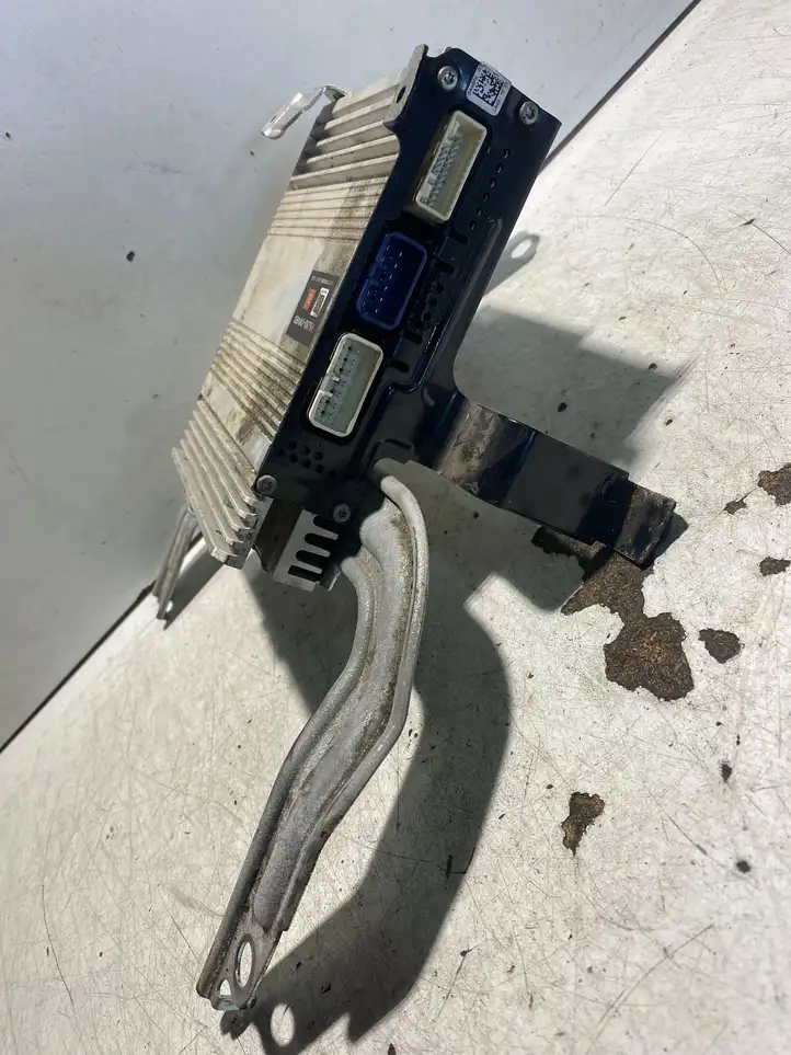 Toyota Prius (XW20) (2003 - 2009) 862800W460 Усилитель звука — фото 3