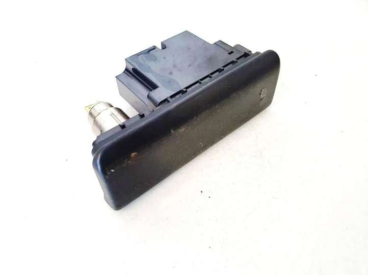 903916000016 Land Rover Range Rover Sport L320 USB jungtis