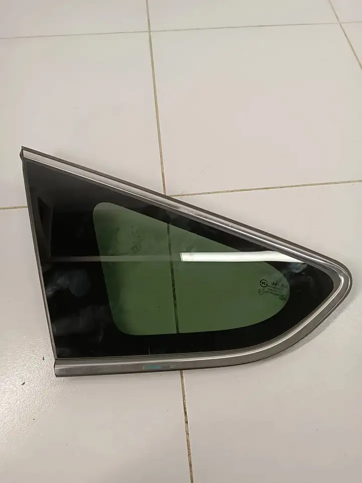 Hyundai Santa Fe (2012 - 2015) 43R000083 Заднее боковое стекло — фото 1