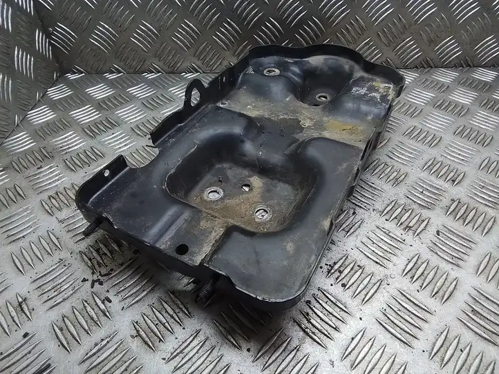 Chevrolet Captiva (2006 - 2011) Площадка аккумулятора — фото 2