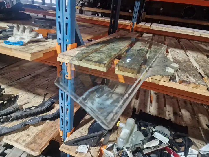 Mazda 6 (2009 - 2012) Стекло передней двери — фото 1
