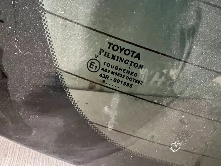 Toyota Avensis T250 (2006 - 2009) Заднее стекло — фото 2