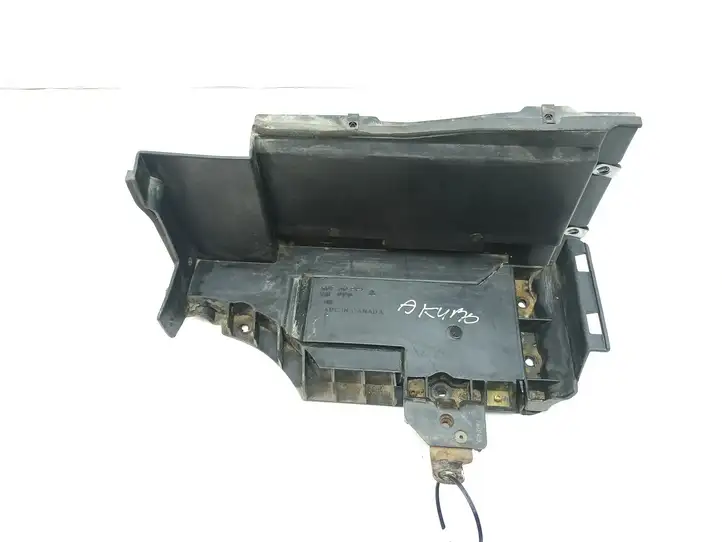 Cadillac SRX (2003 - 2006) 25734732 Площадка аккумулятора — фото 1