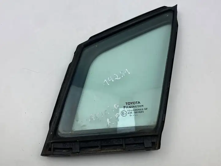 Toyota Avensis T270 (2009 - 2012) 6821805010 Форточка двери — фото 1